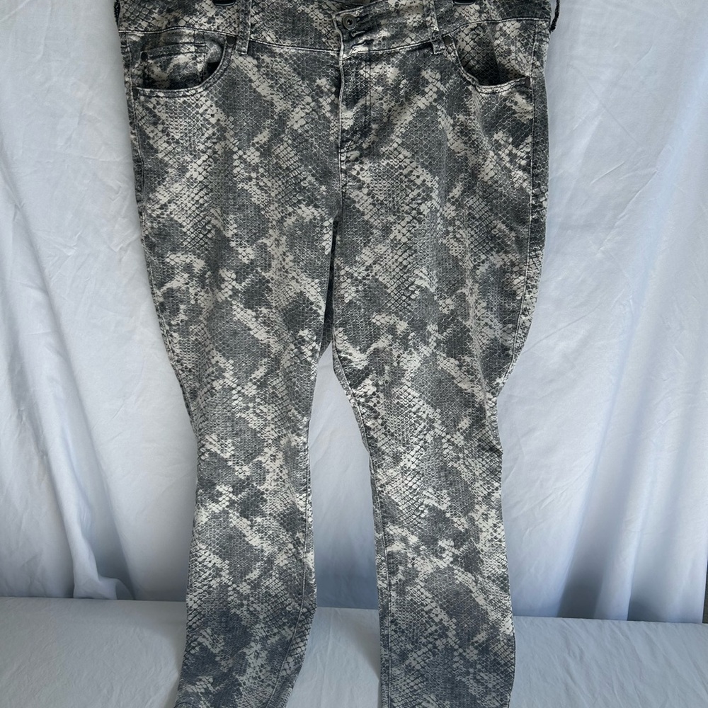 Torrid First At Fit gray Jeggings 22T